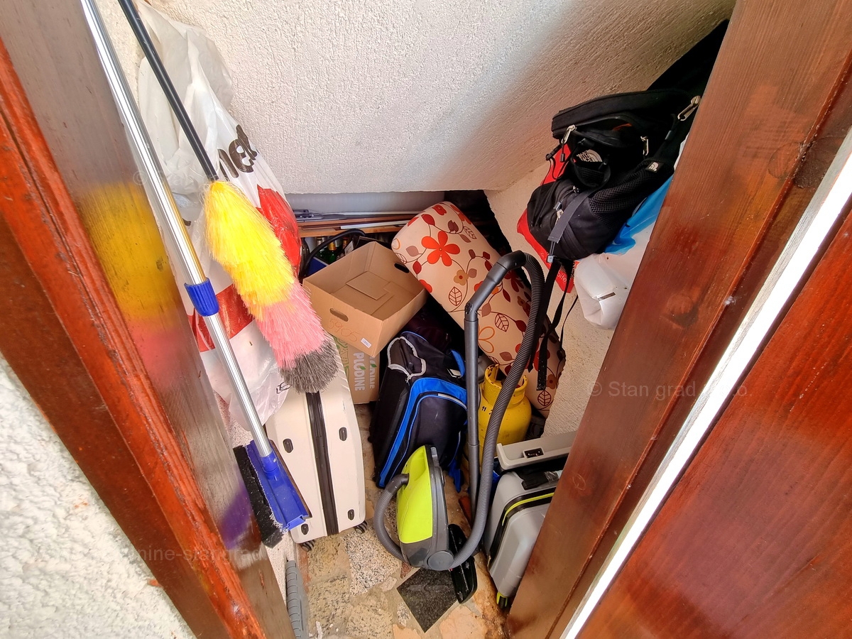Malinska, opremljen apartma v prvem nadstropju blizu plaže!