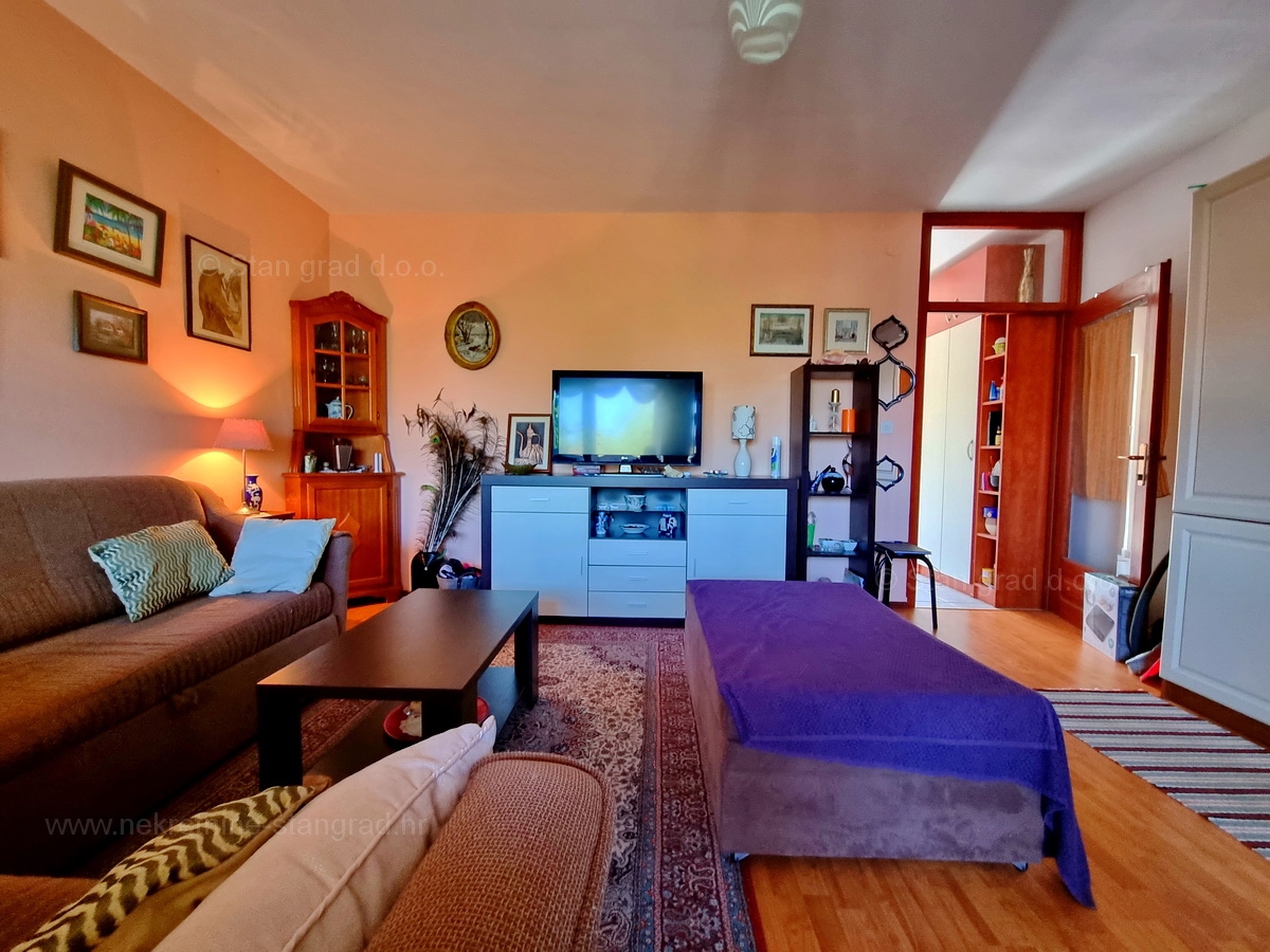 Malinska, opremljen apartma v prvem nadstropju blizu plaže!