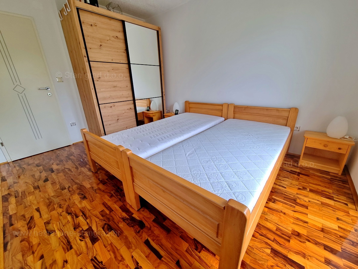 Otok Krk, Malinska, prodaja opremljenega apartmaja v 1. nadstropju, 600 m od morja!