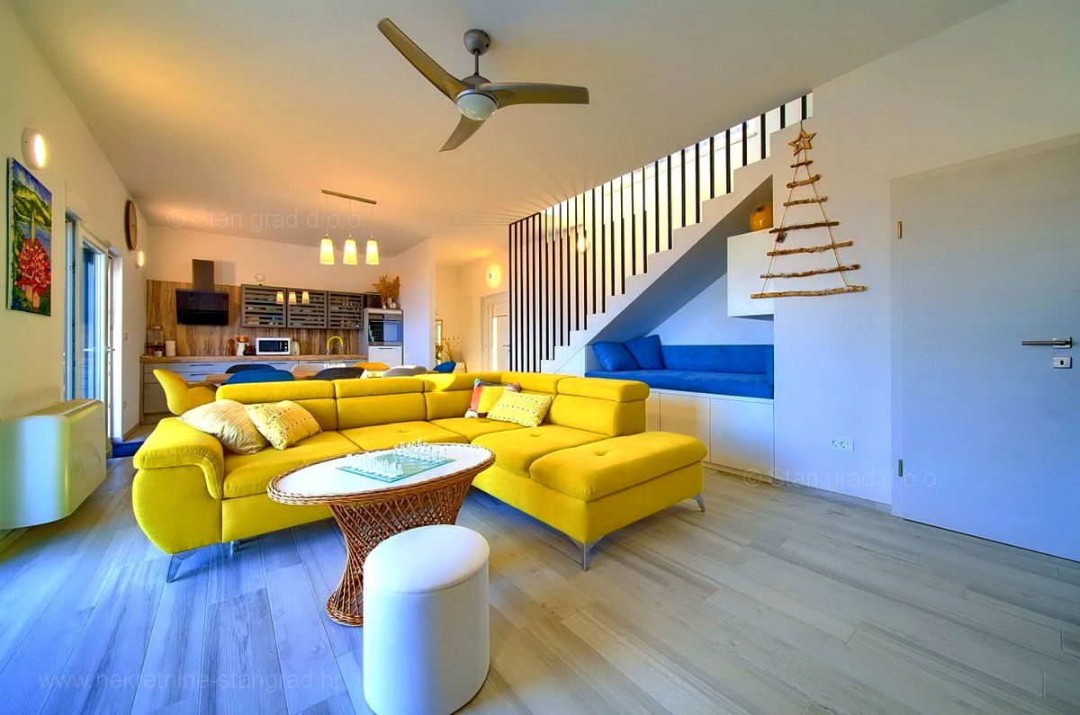 Otok Krk, Vrbnik, nova moderna hiša dvojček z bazenom in odprtim pogledom na morje!