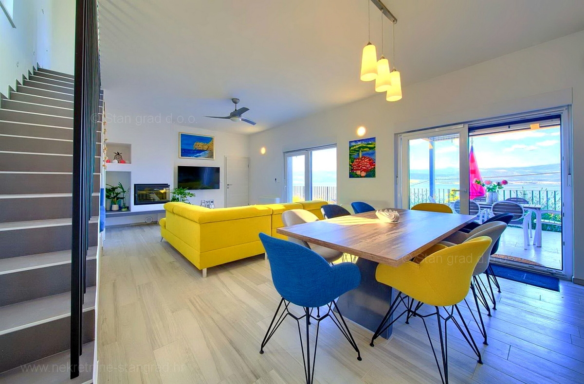 Otok Krk, Vrbnik, nova moderna hiša dvojček z bazenom in odprtim pogledom na morje!