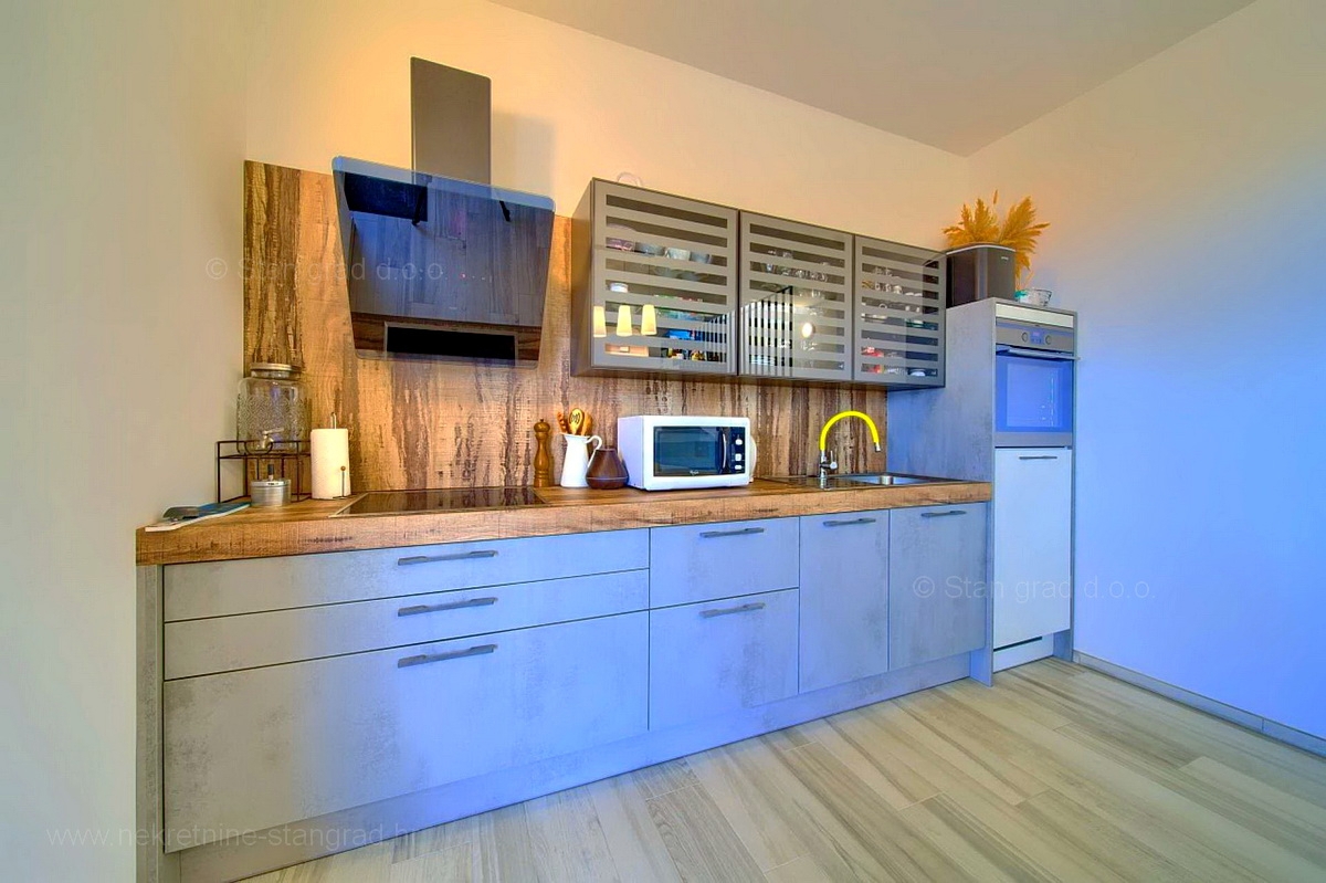 Otok Krk, Vrbnik, nova moderna hiša dvojček z bazenom in odprtim pogledom na morje!