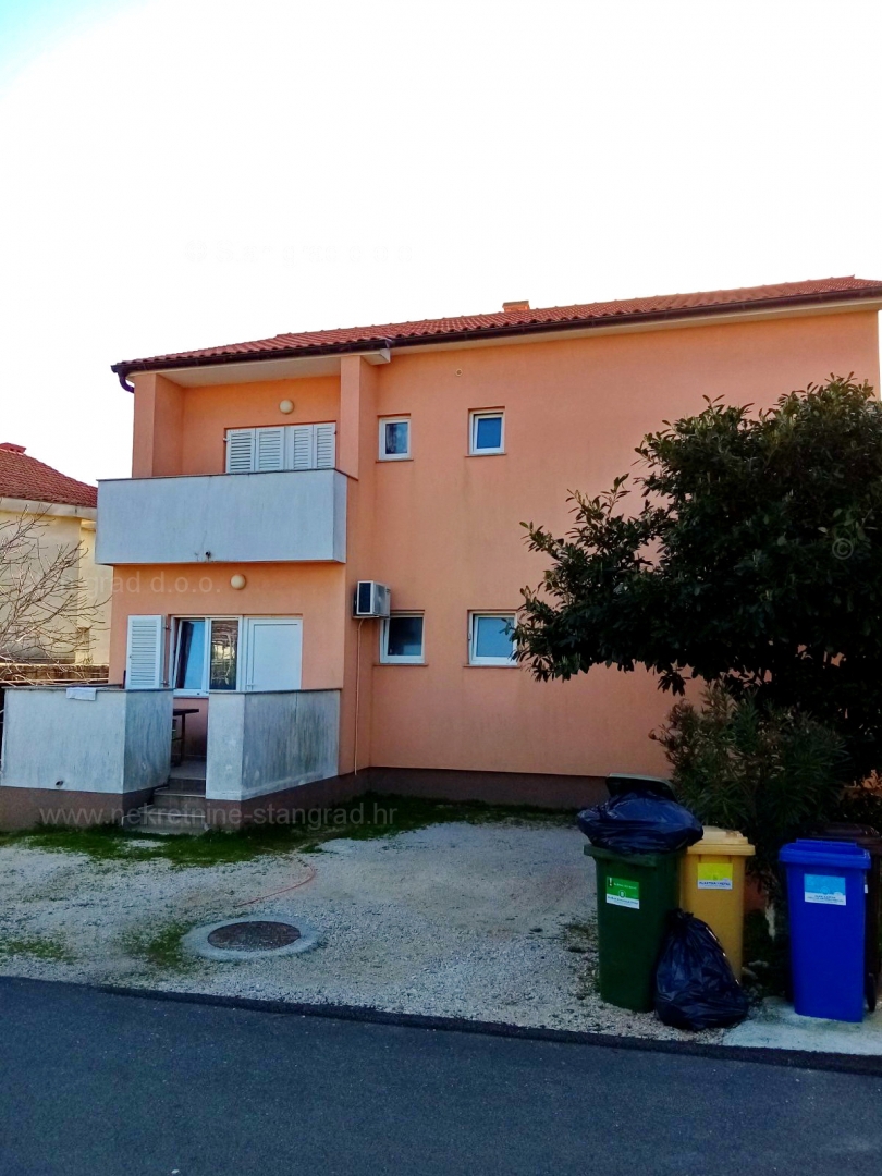 Krk, družinska hiša z dvema apartmajema in pogledom na morje!