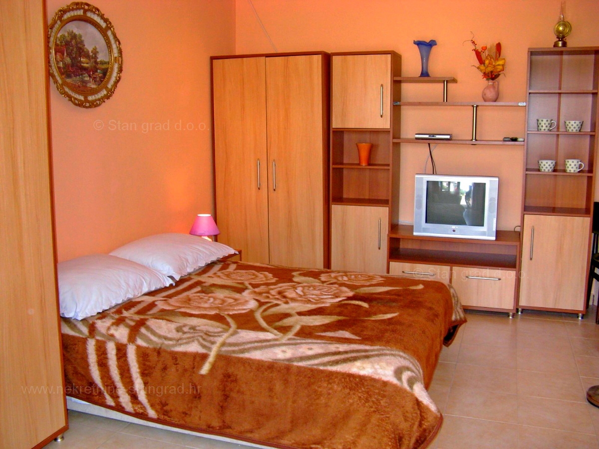 Krk, družinska hiša z dvema apartmajema in pogledom na morje!