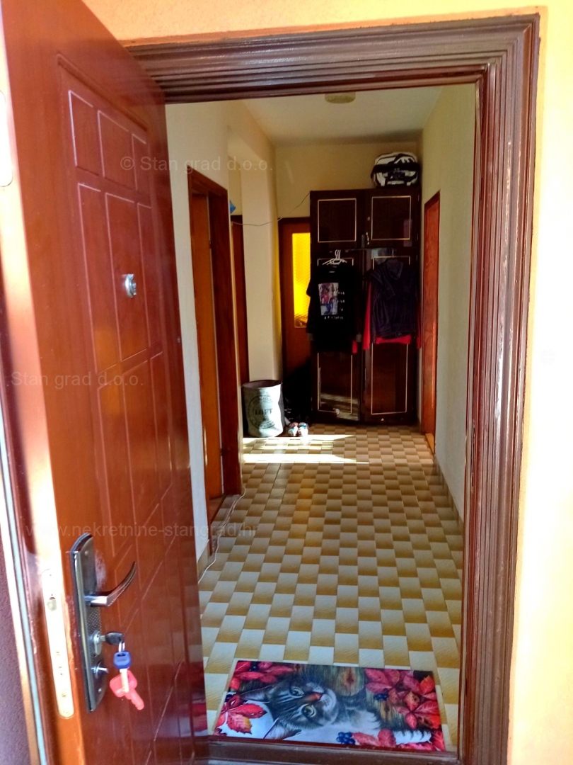 Krk, družinska hiša z dvema apartmajema in pogledom na morje!
