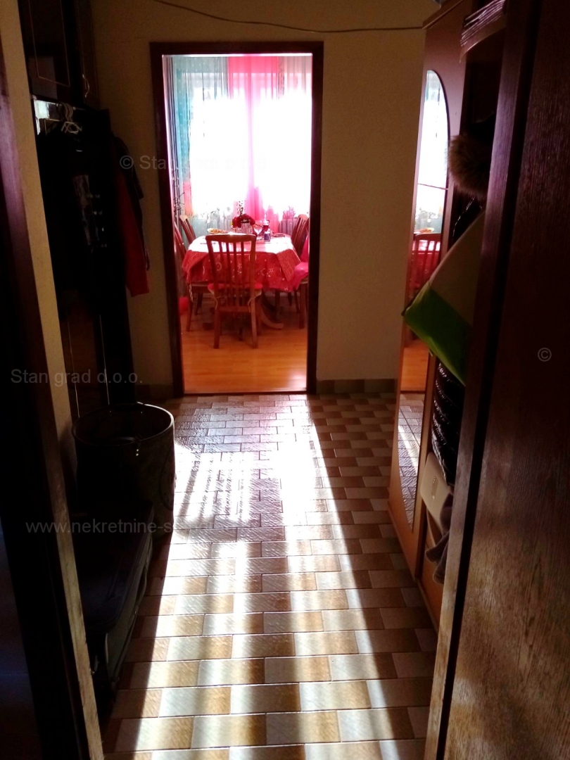 Krk, družinska hiša z dvema apartmajema in pogledom na morje!