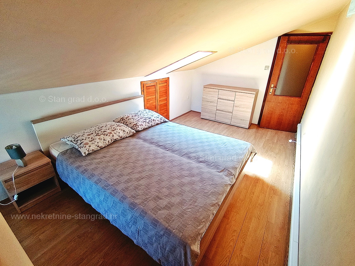 Baška, dvoetažni apartma, druga vrsta do morja!