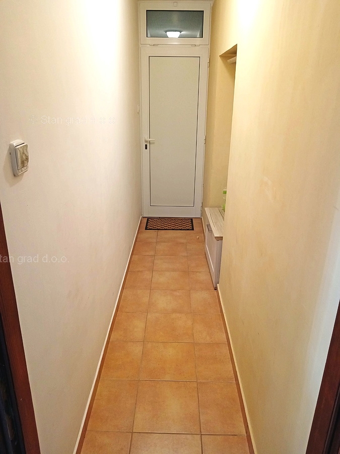 Baška, dvoetažni apartma, druga vrsta do morja!