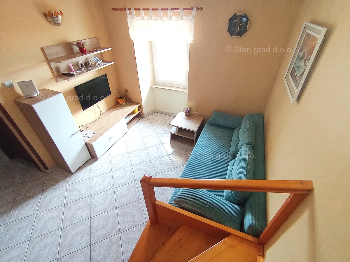 Baška, dvoetažni apartma, druga vrsta do morja!