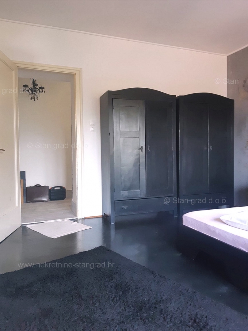 Crikvenica, apartma v pritličju, druga vrsta do morja! Priložnost!