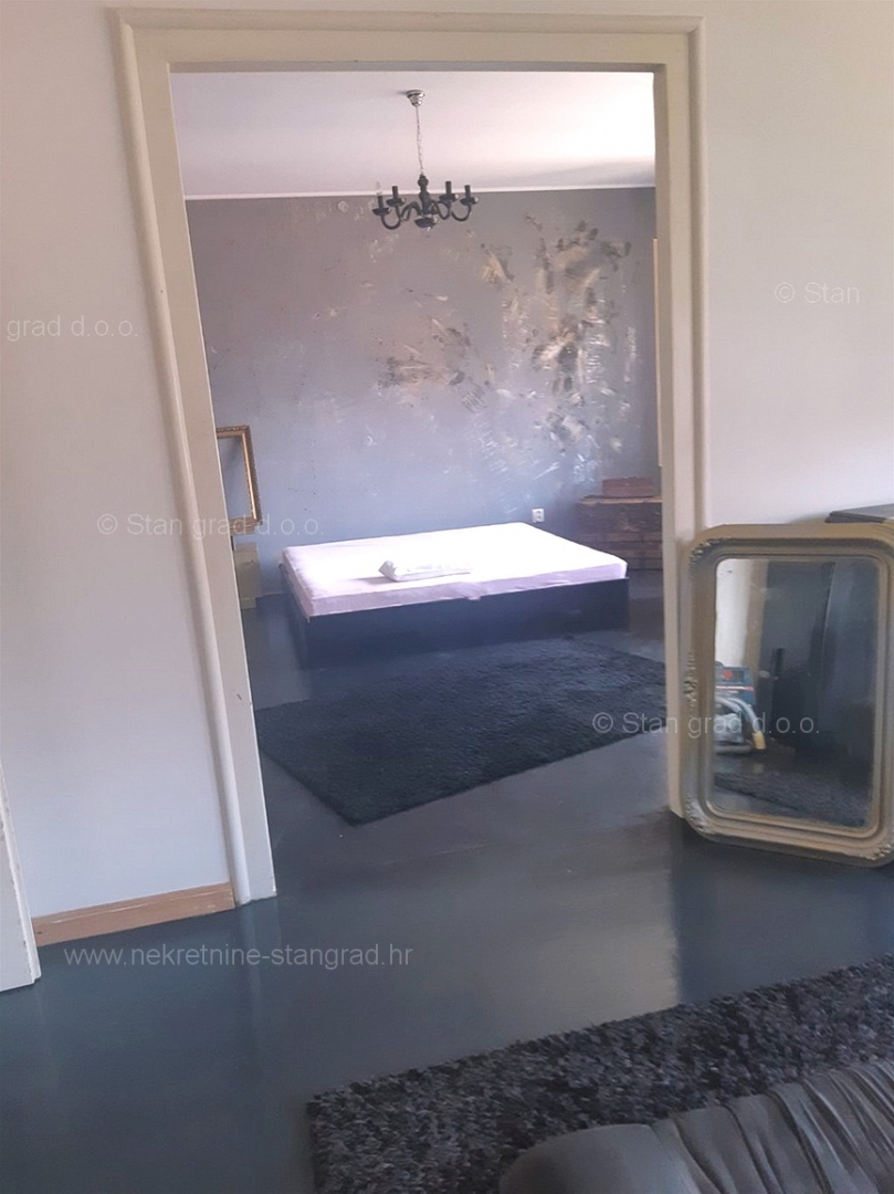 Crikvenica, apartma v pritličju, druga vrsta do morja! Priložnost!