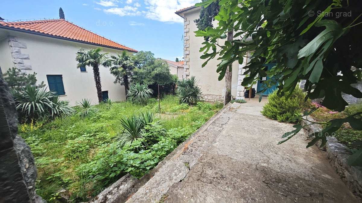 Crikvenica, apartma v pritličju, druga vrsta do morja! Priložnost!