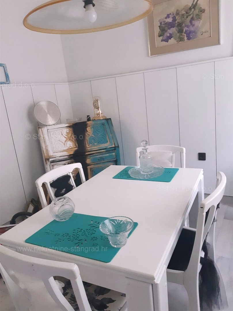 Crikvenica, apartma v pritličju, druga vrsta do morja! Priložnost!