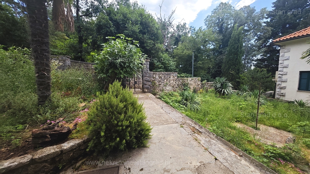 Crikvenica, apartma v pritličju, druga vrsta do morja! Priložnost!