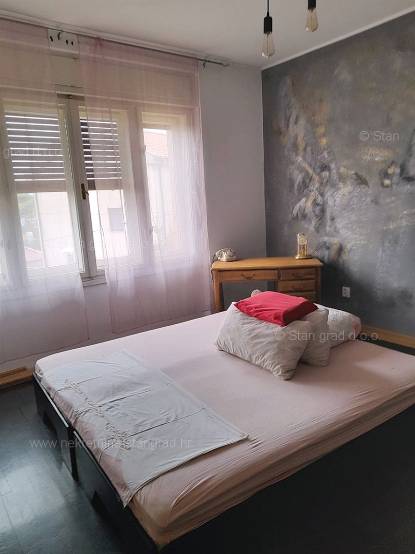 Crikvenica, apartma v pritličju, druga vrsta do morja! Priložnost!