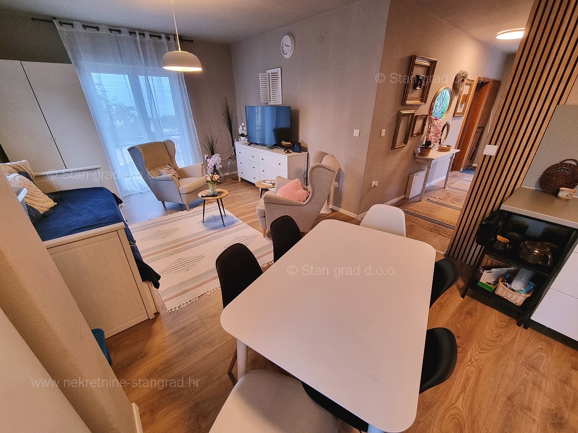 Malinska, opremljena samostojna hiša s 3 apartmaji!