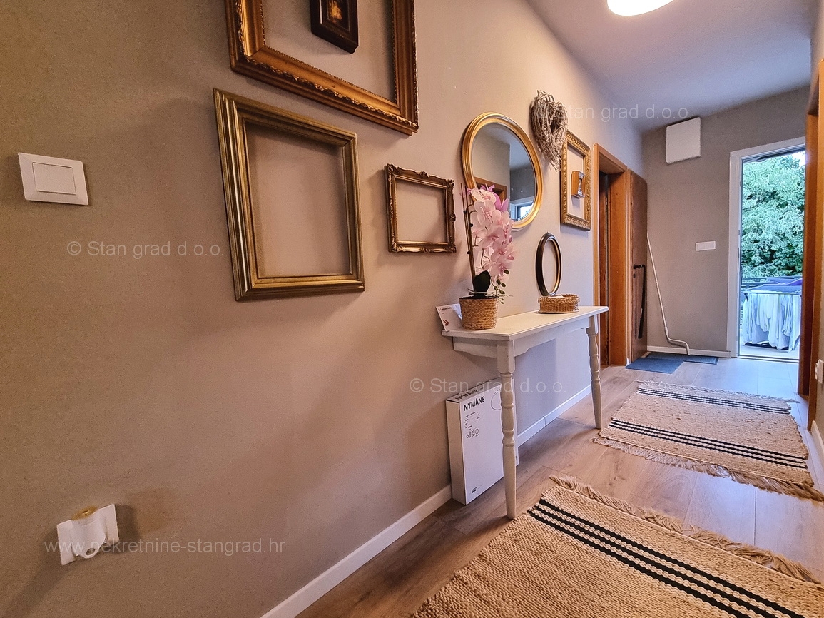 Malinska, opremljena samostojna hiša s 3 apartmaji!