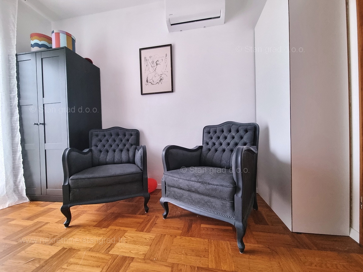 Malinska, opremljena samostojna hiša s 3 apartmaji!