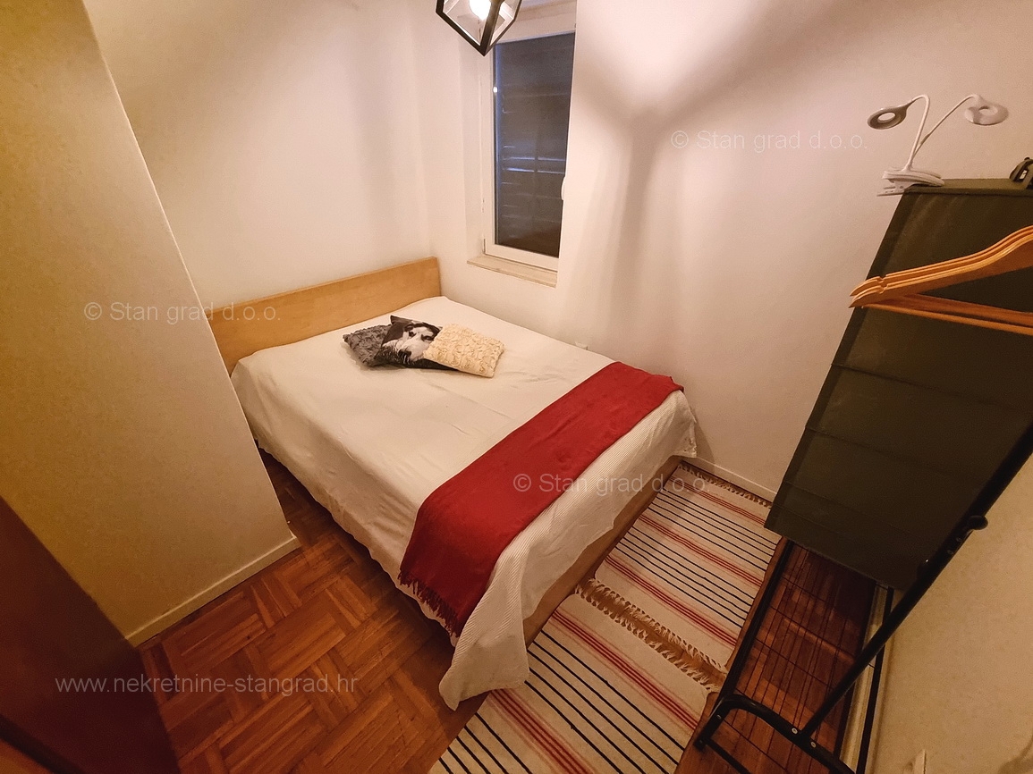 Malinska, opremljena samostojna hiša s 3 apartmaji!