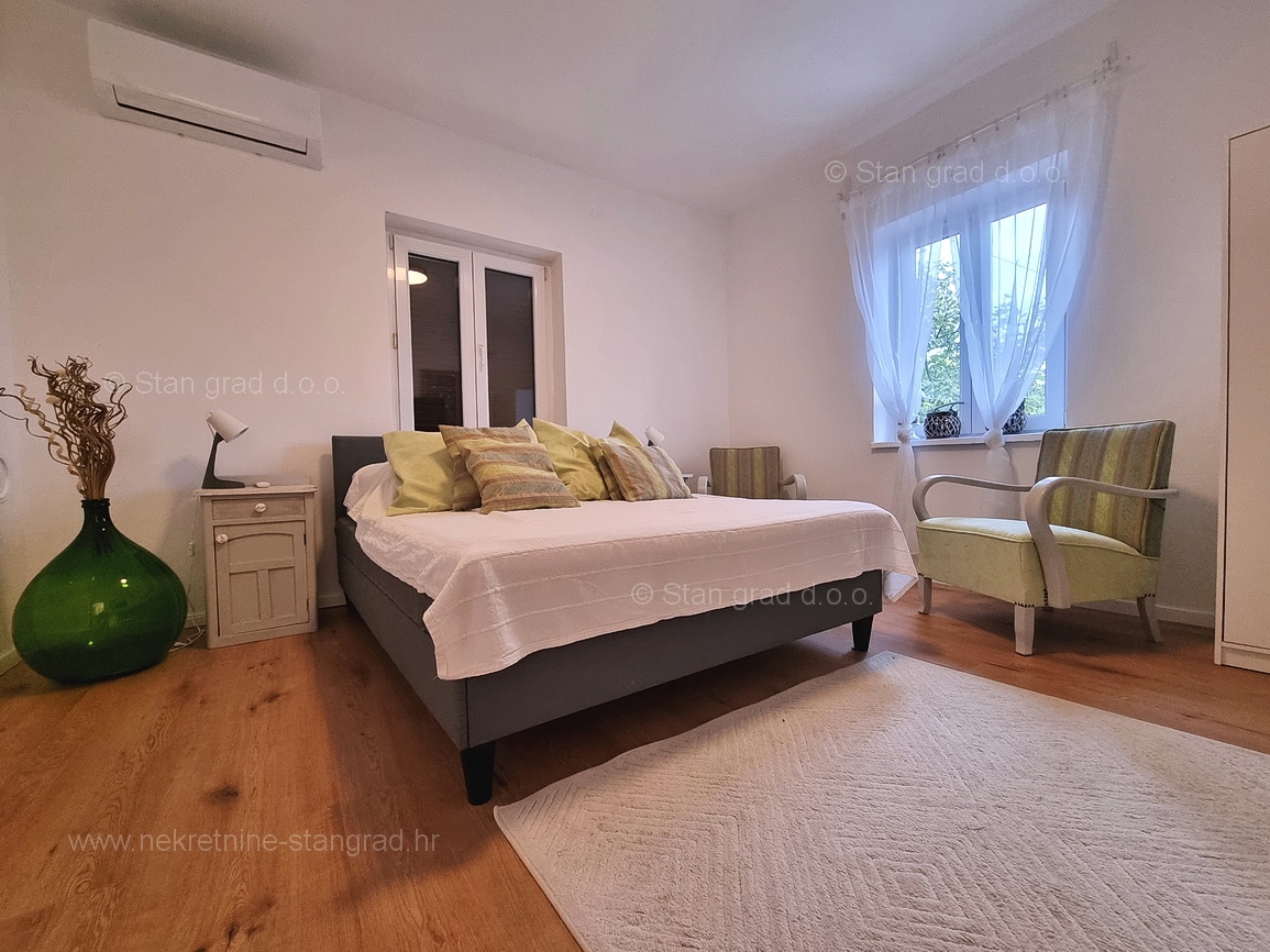 Malinska, opremljena samostojna hiša s 3 apartmaji!