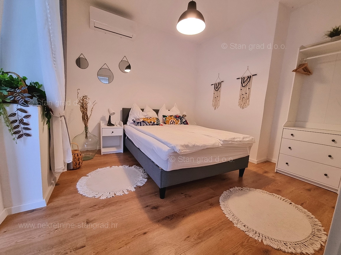 Malinska, opremljena samostojna hiša s 3 apartmaji!