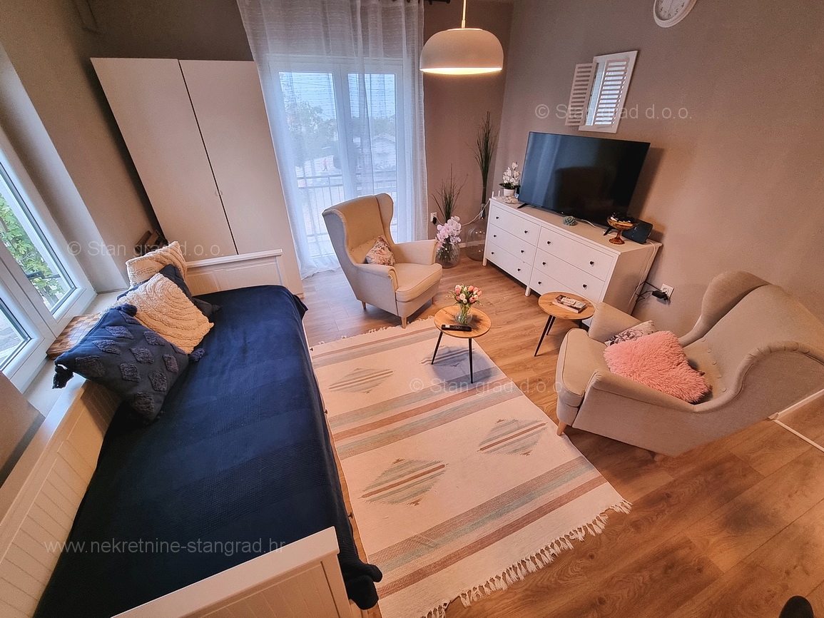 Malinska, opremljena samostojna hiša s 3 apartmaji!
