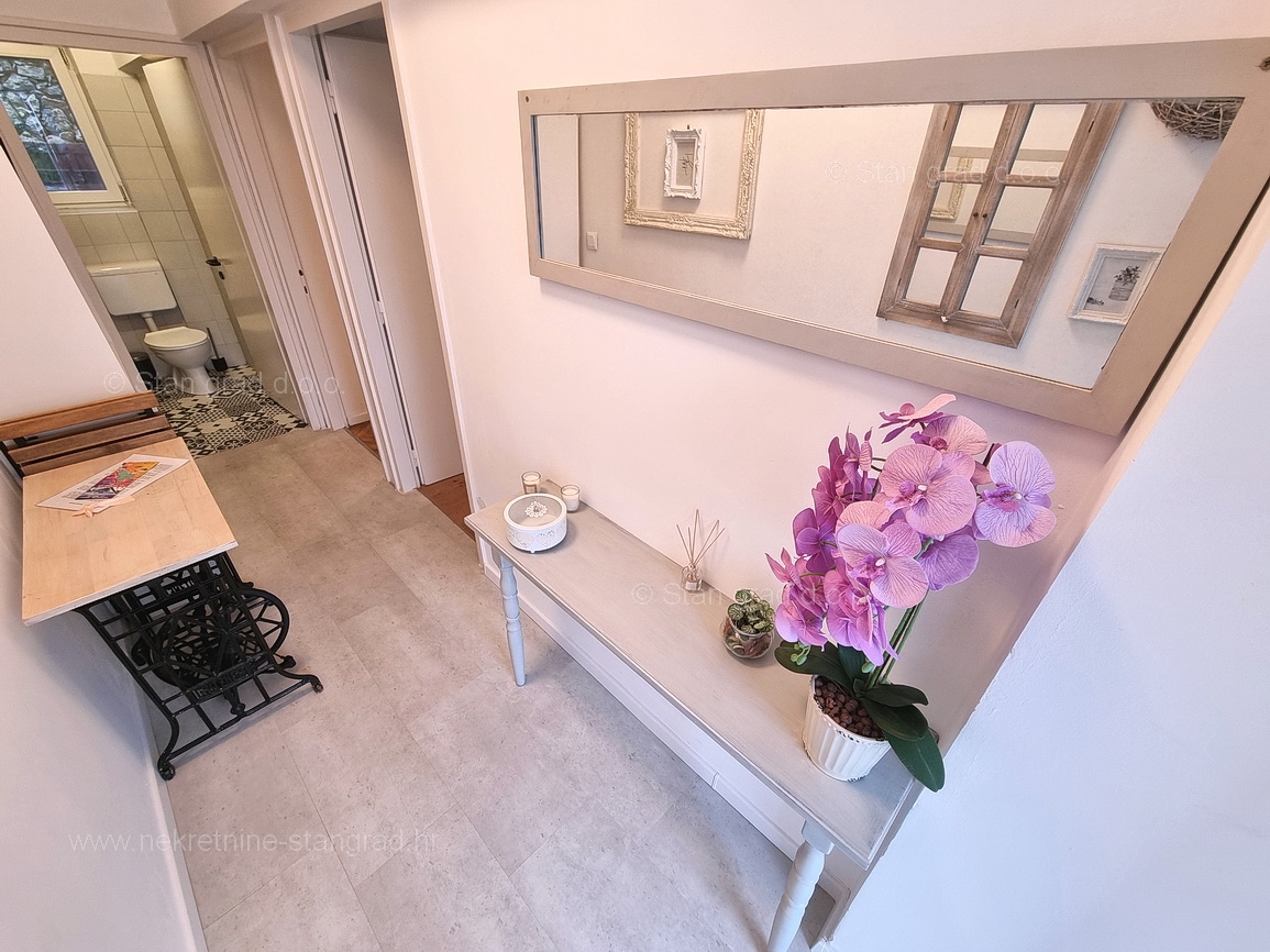 Malinska, opremljena samostojna hiša s 3 apartmaji!
