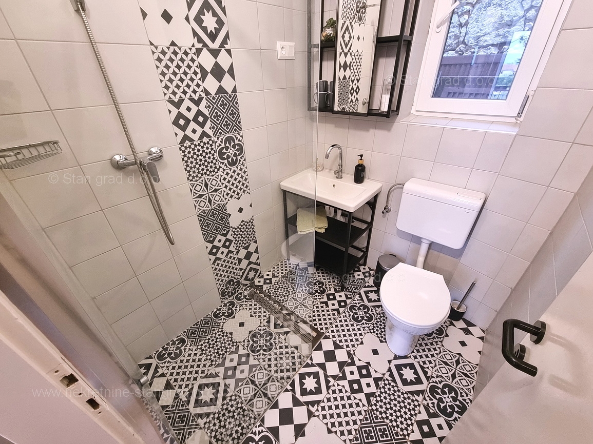 Malinska, opremljena samostojna hiša s 3 apartmaji!