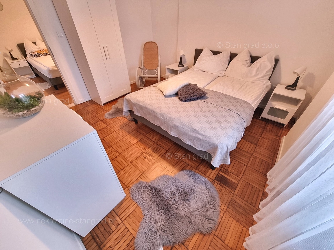 Malinska, opremljena samostojna hiša s 3 apartmaji!