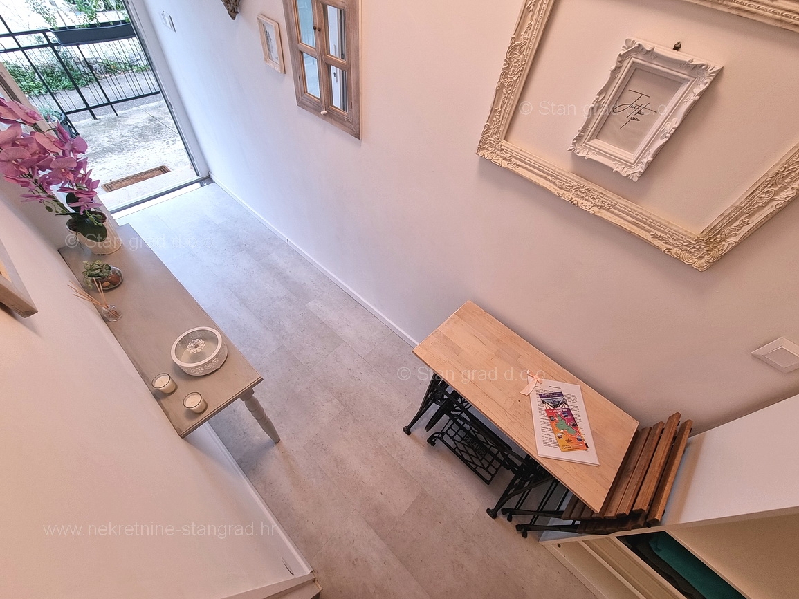 Malinska, opremljena samostojna hiša s 3 apartmaji!
