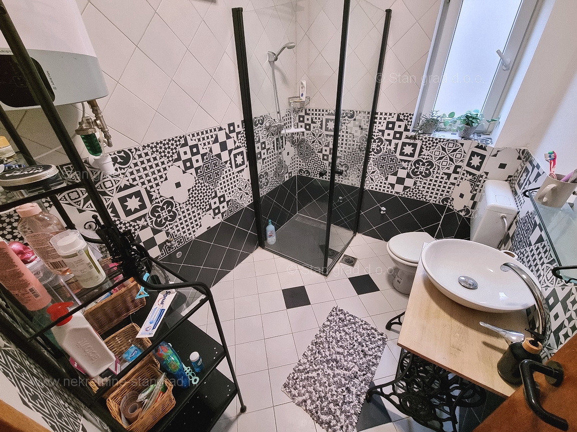 Malinska, opremljena samostojna hiša s 3 apartmaji!
