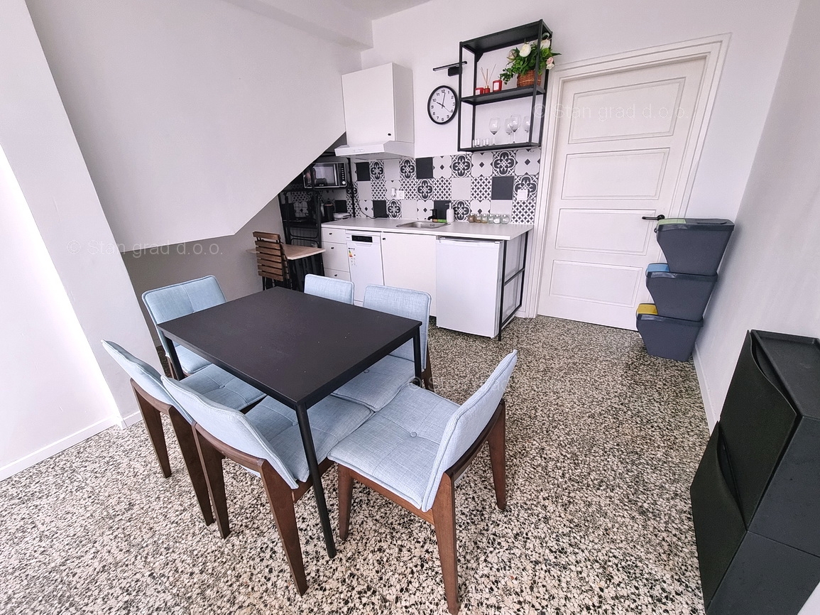 Malinska, opremljena samostojna hiša s 3 apartmaji!