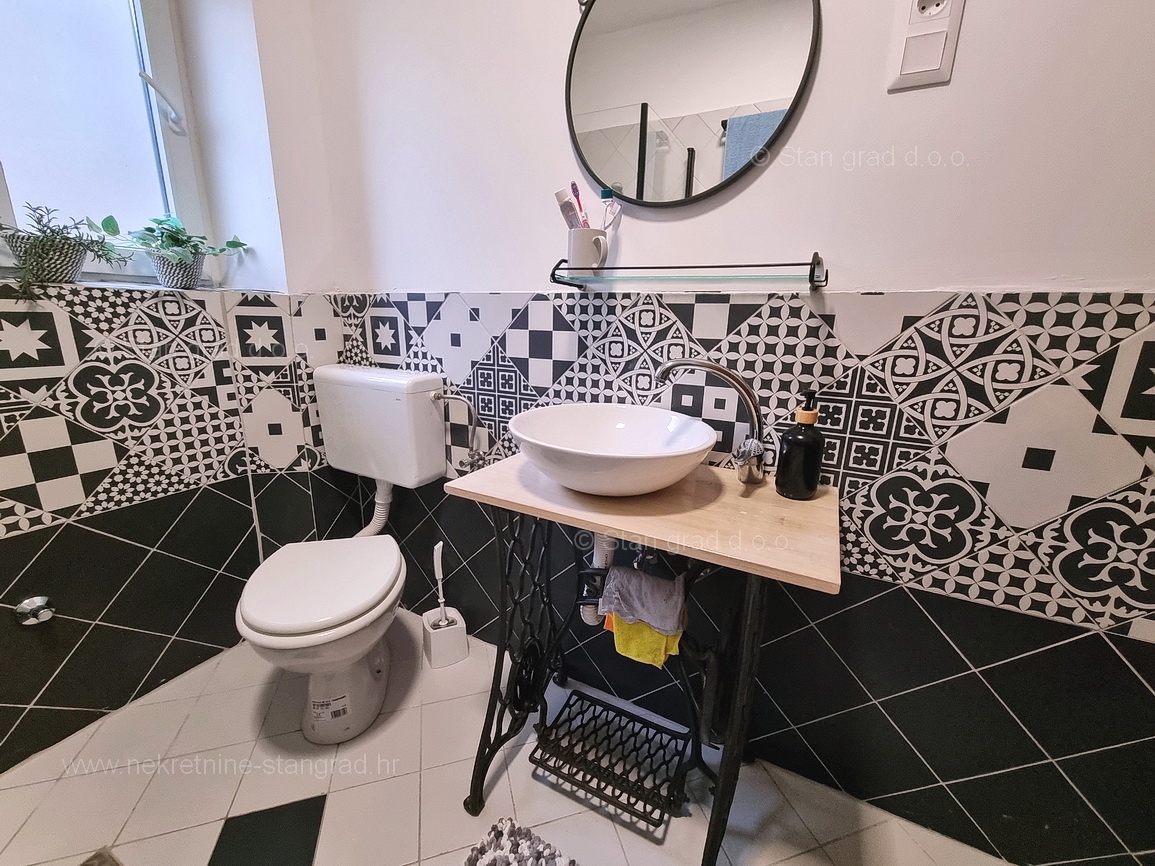 Malinska, opremljena samostojna hiša s 3 apartmaji!