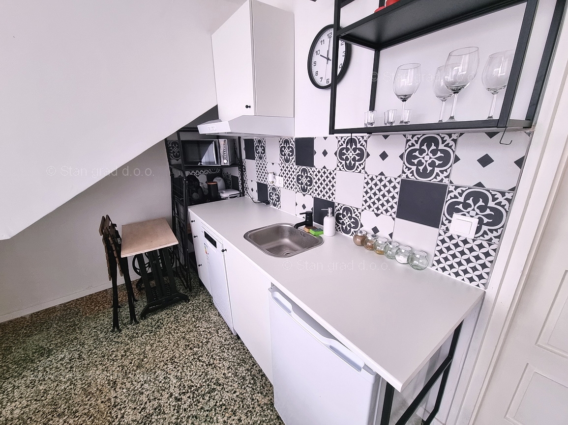 Malinska, opremljena samostojna hiša s 3 apartmaji!