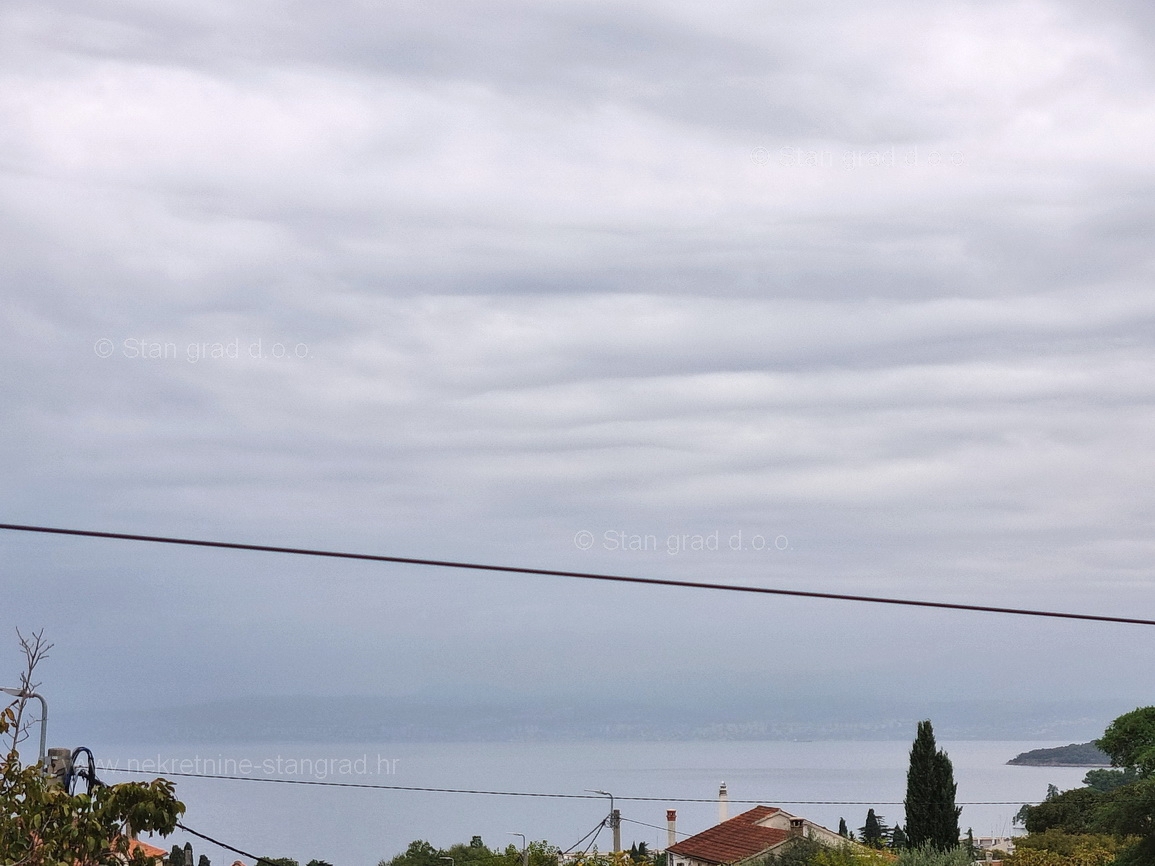 Malinska, opremljena samostojna hiša s 3 apartmaji!