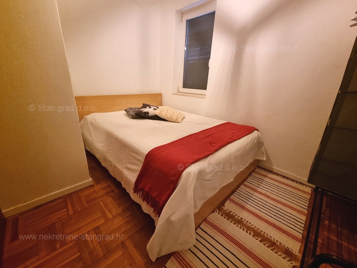 Malinska, opremljena samostojna hiša s 3 apartmaji!