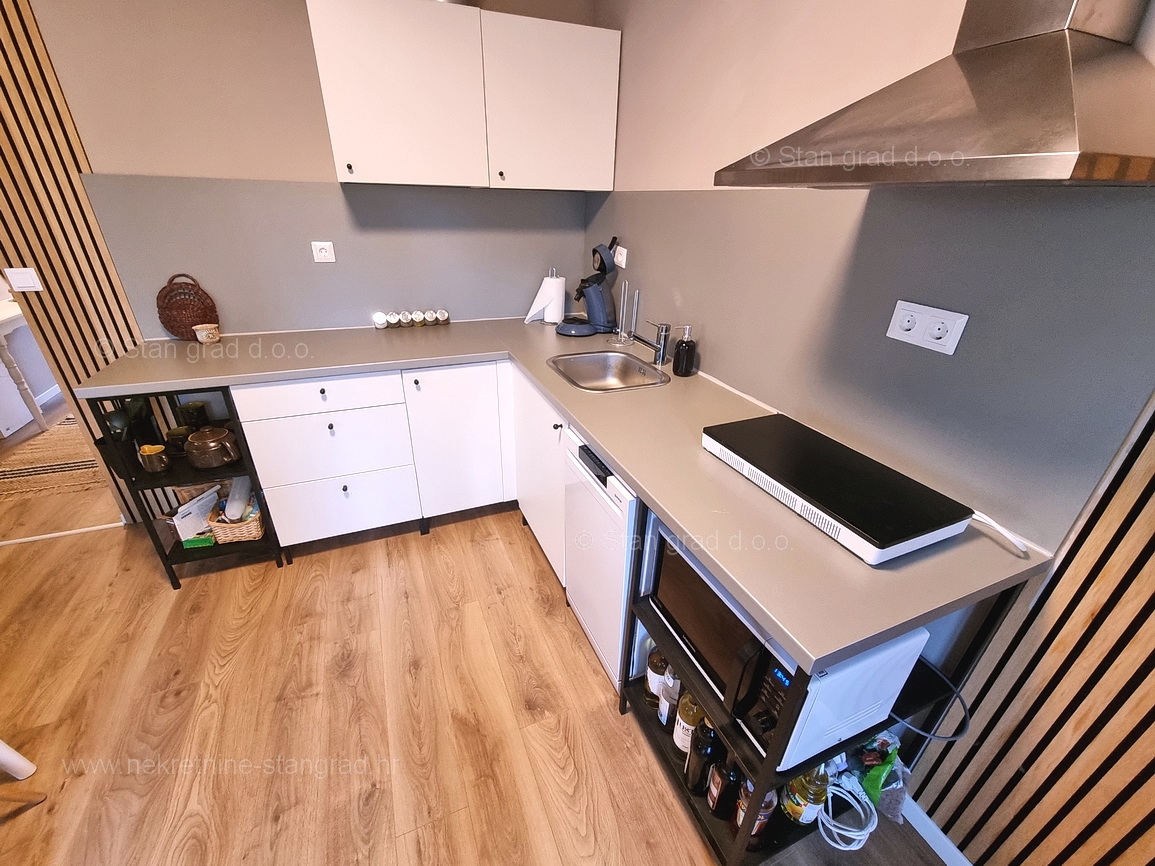 Malinska, opremljena samostojna hiša s 3 apartmaji!