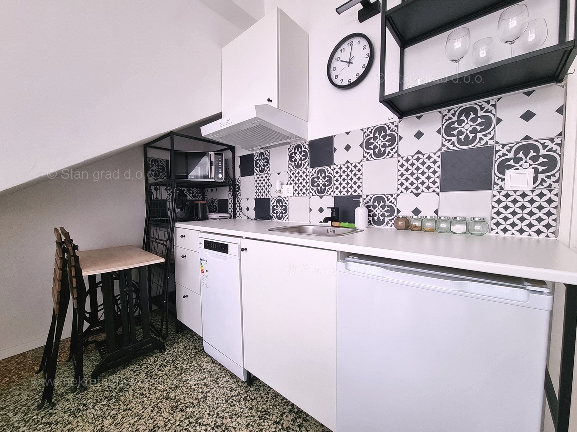 Malinska, opremljena samostojna hiša s 3 apartmaji!