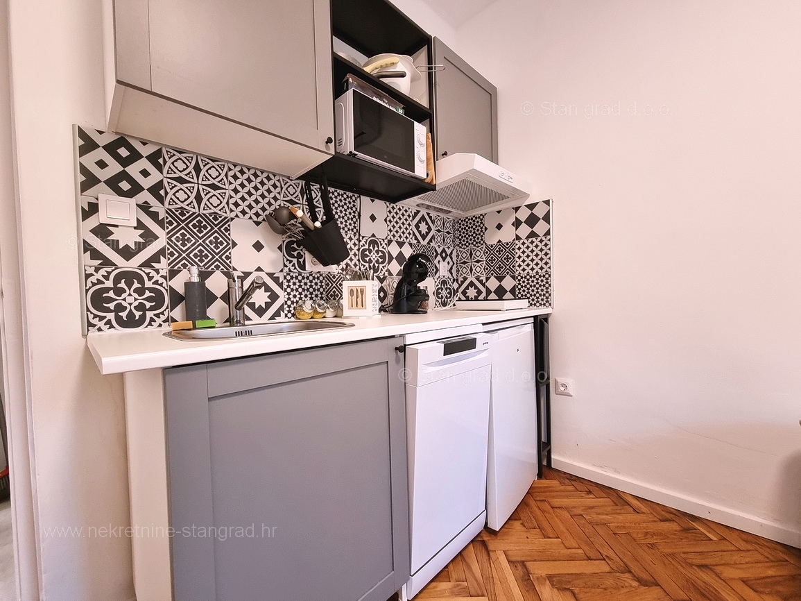 Malinska, opremljena samostojna hiša s 3 apartmaji!