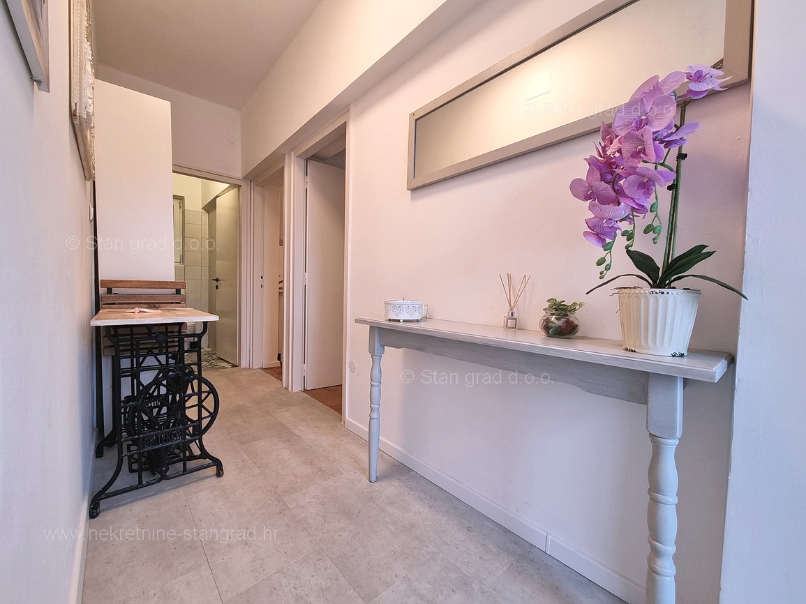 Malinska, opremljena samostojna hiša s 3 apartmaji!