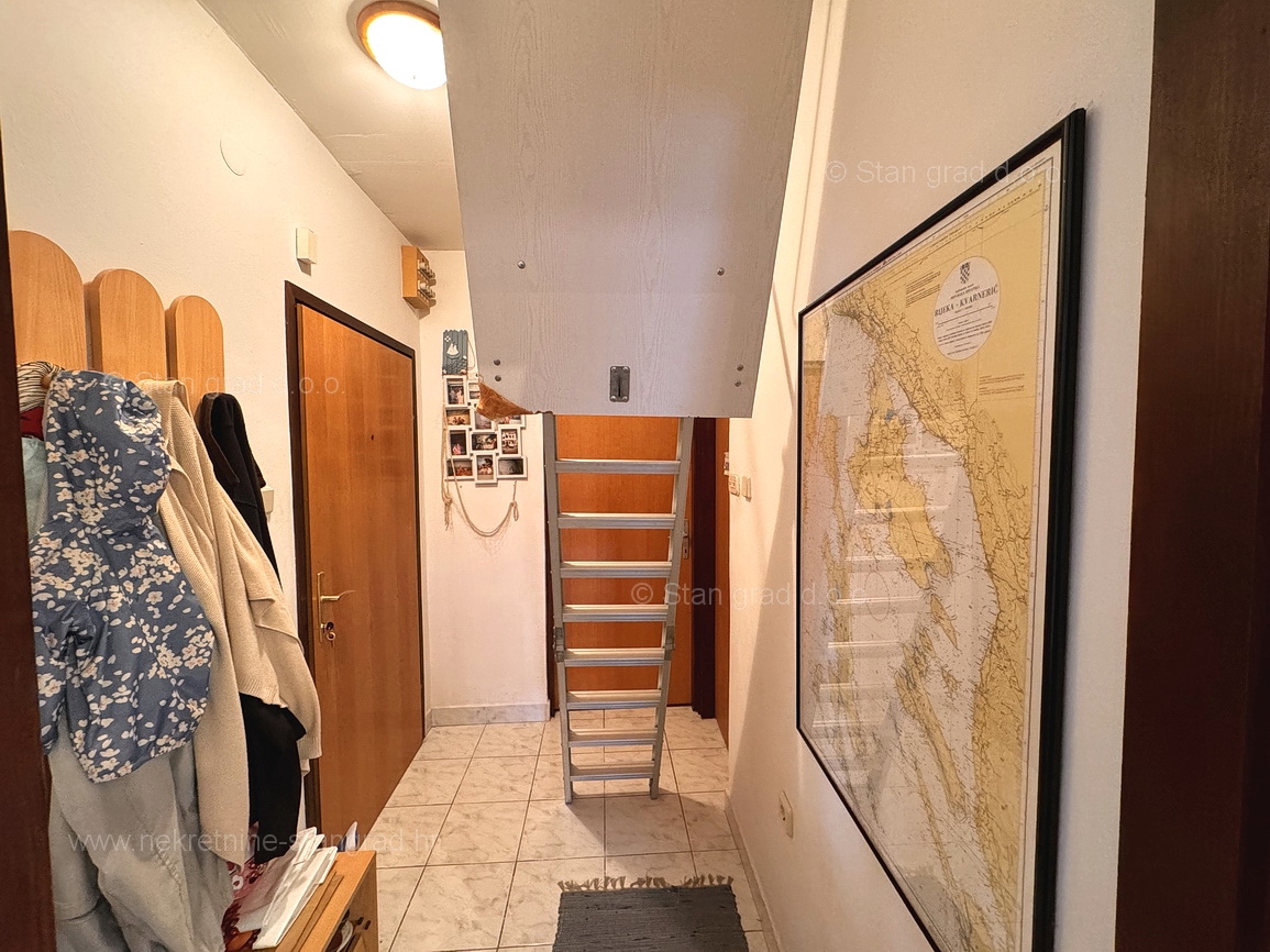 Krk, apartma v visoki mansardi s pogledom na morje!