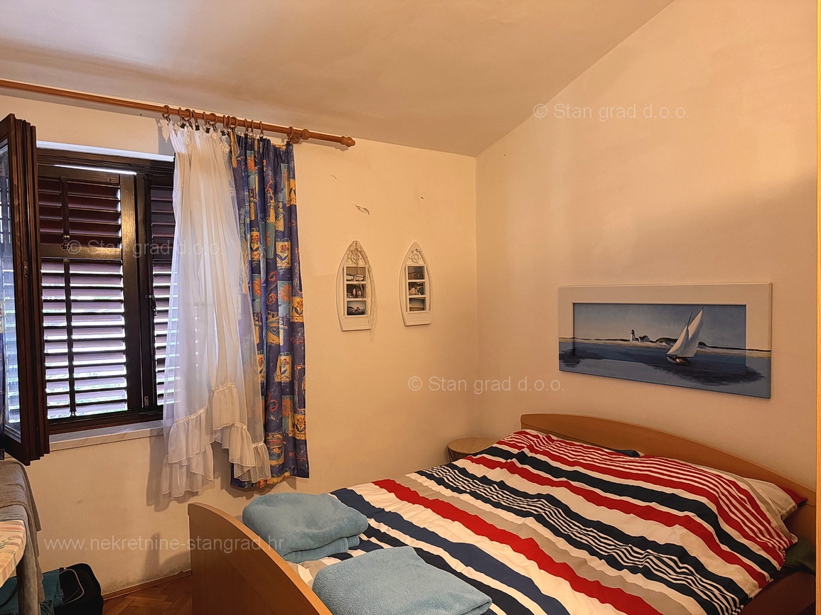 Krk, apartma v visoki mansardi s pogledom na morje!