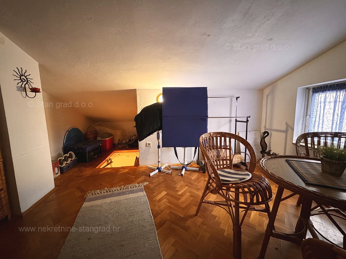 Krk, apartma v visoki mansardi s pogledom na morje!