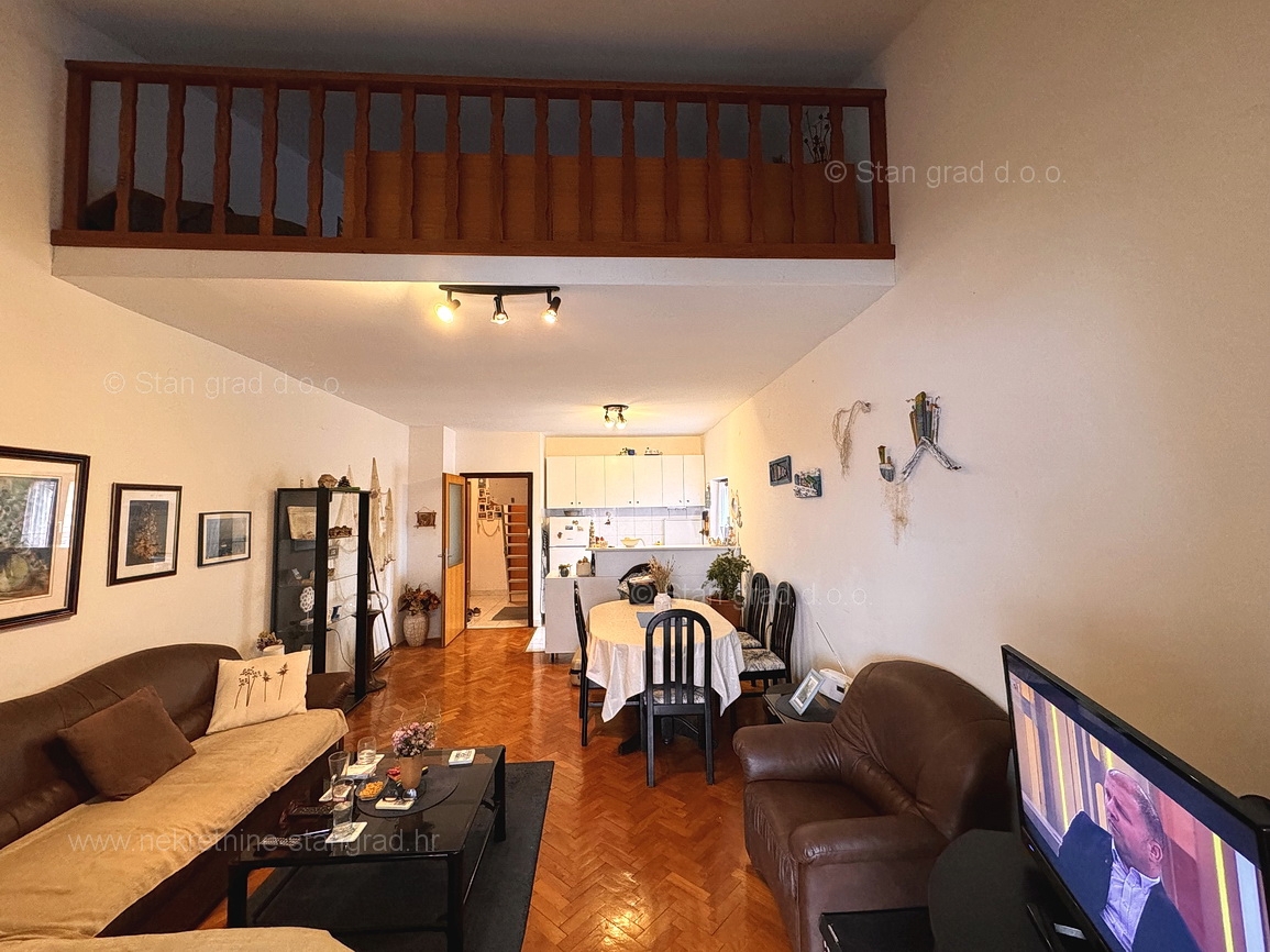 Krk, apartma v visoki mansardi s pogledom na morje!