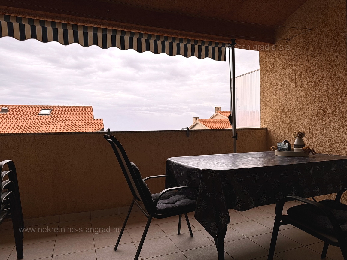 Krk, apartma v visoki mansardi s pogledom na morje!