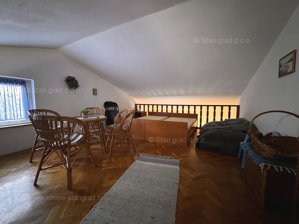 Krk, apartma v visoki mansardi s pogledom na morje!