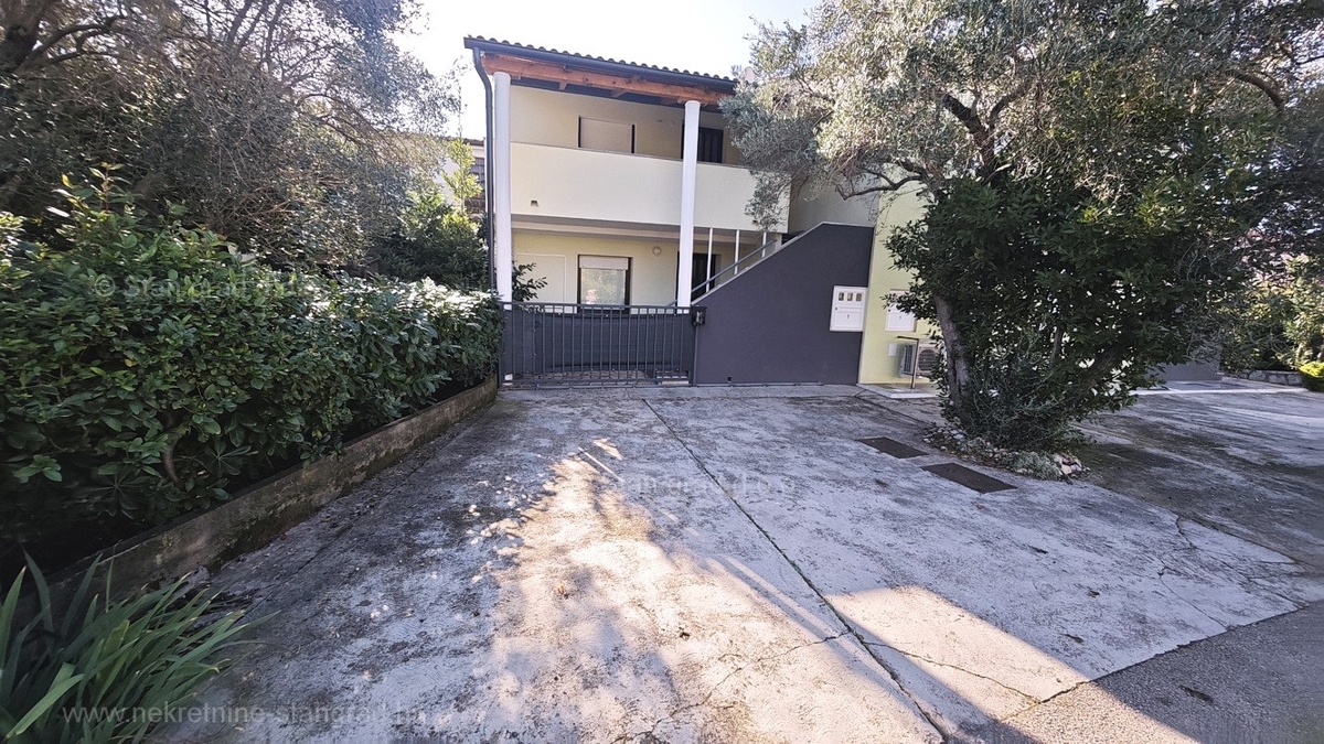 Krk, opremljeno stanovanje s pogledom na morje!