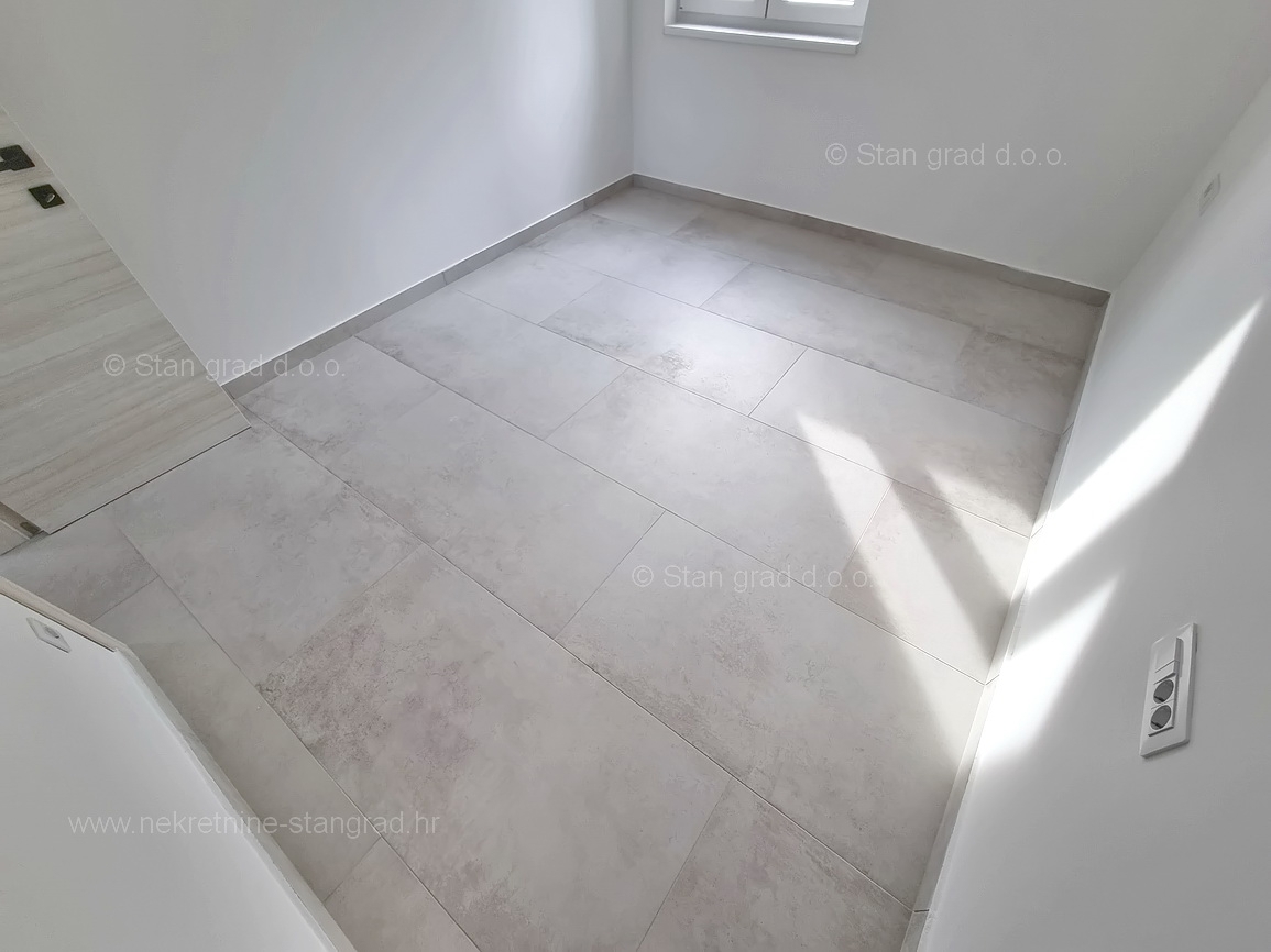 Uvala Soline, novogradnja, pritlični apartma blizu morja!