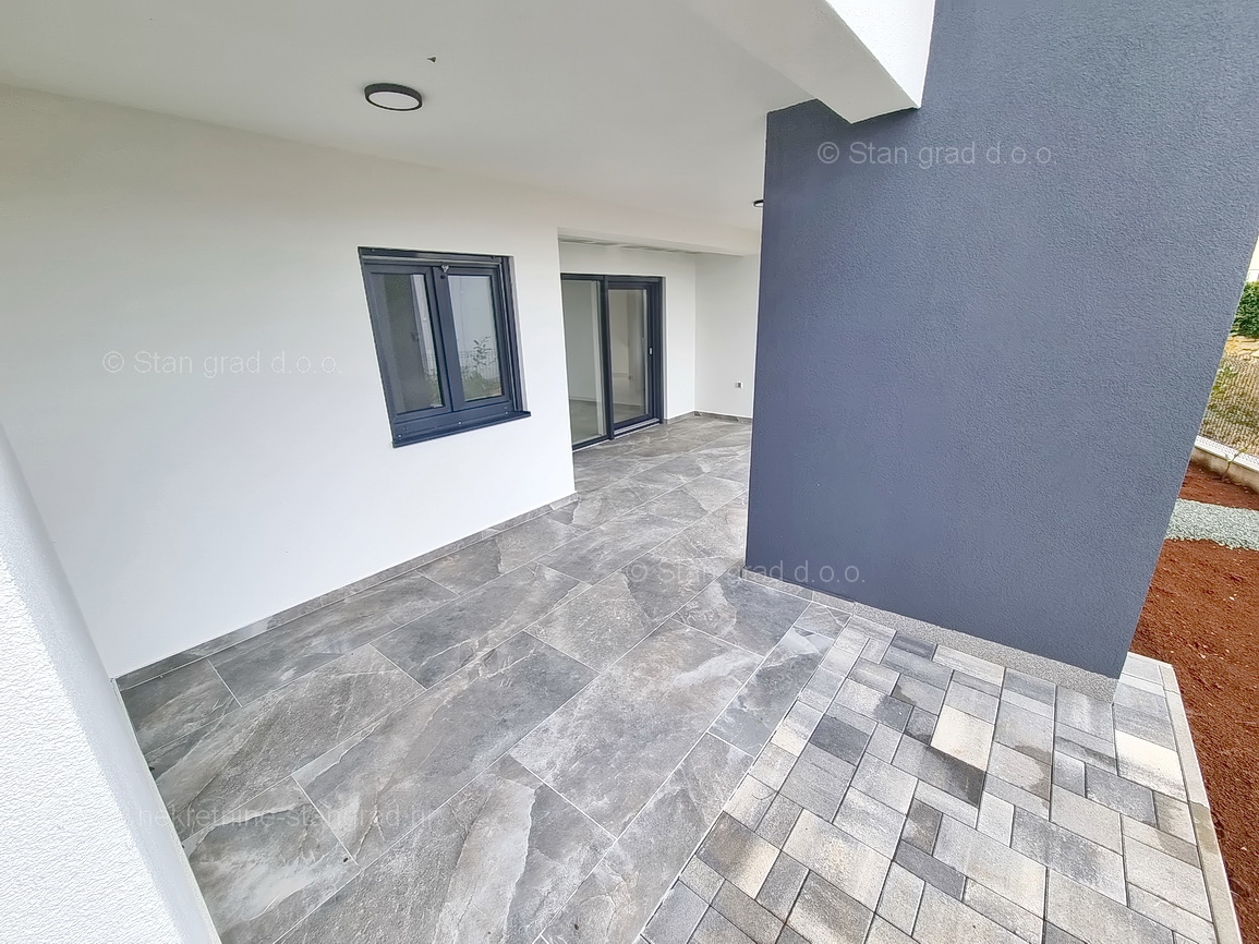 Uvala Soline, novogradnja, pritlični apartma blizu morja!