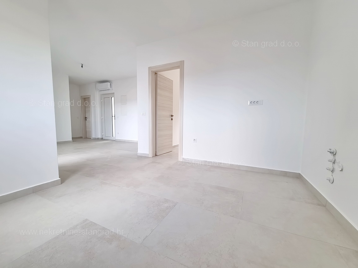 Uvala Soline, novogradnja, pritlični apartma blizu morja!